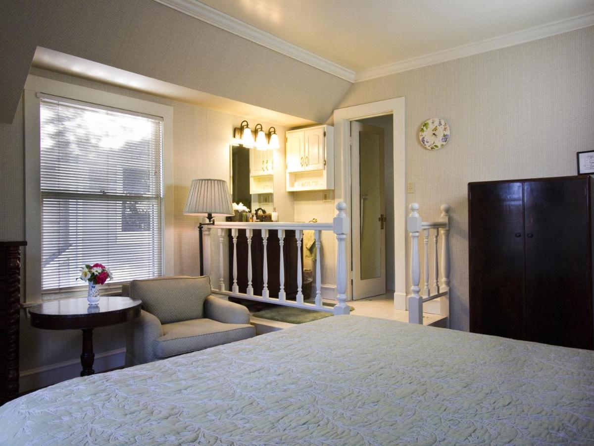 | Cheshire Cat Inn & Cottages