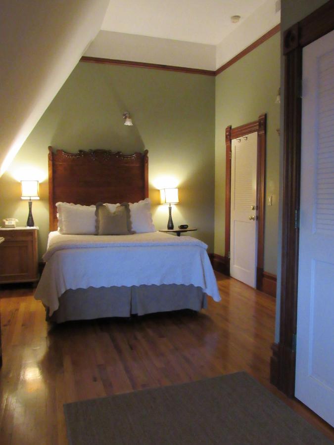 Standard Queen Room at Carter House Inns