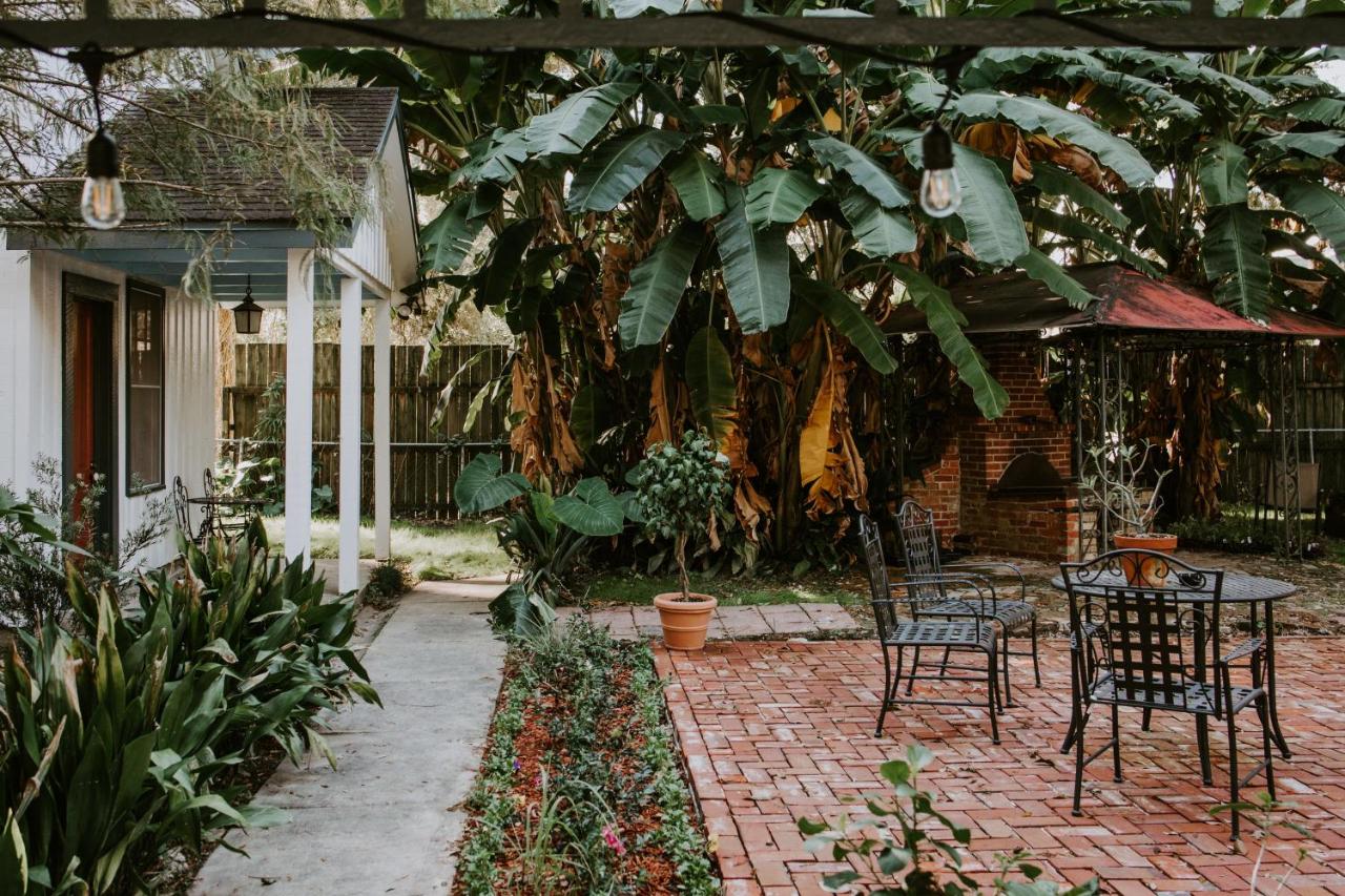 | Maison Mouton Bed & Breakfast
