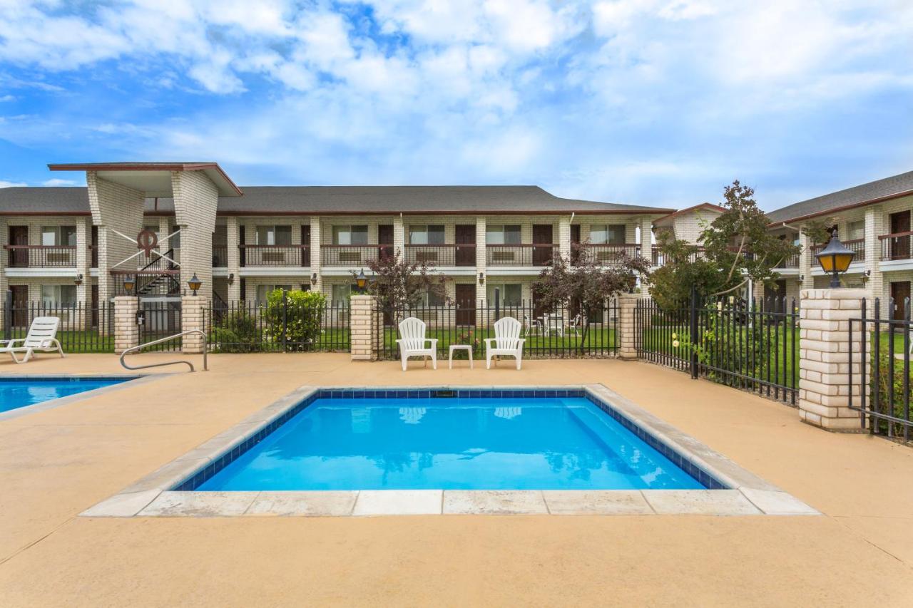 | Days Inn by Wyndham Delta