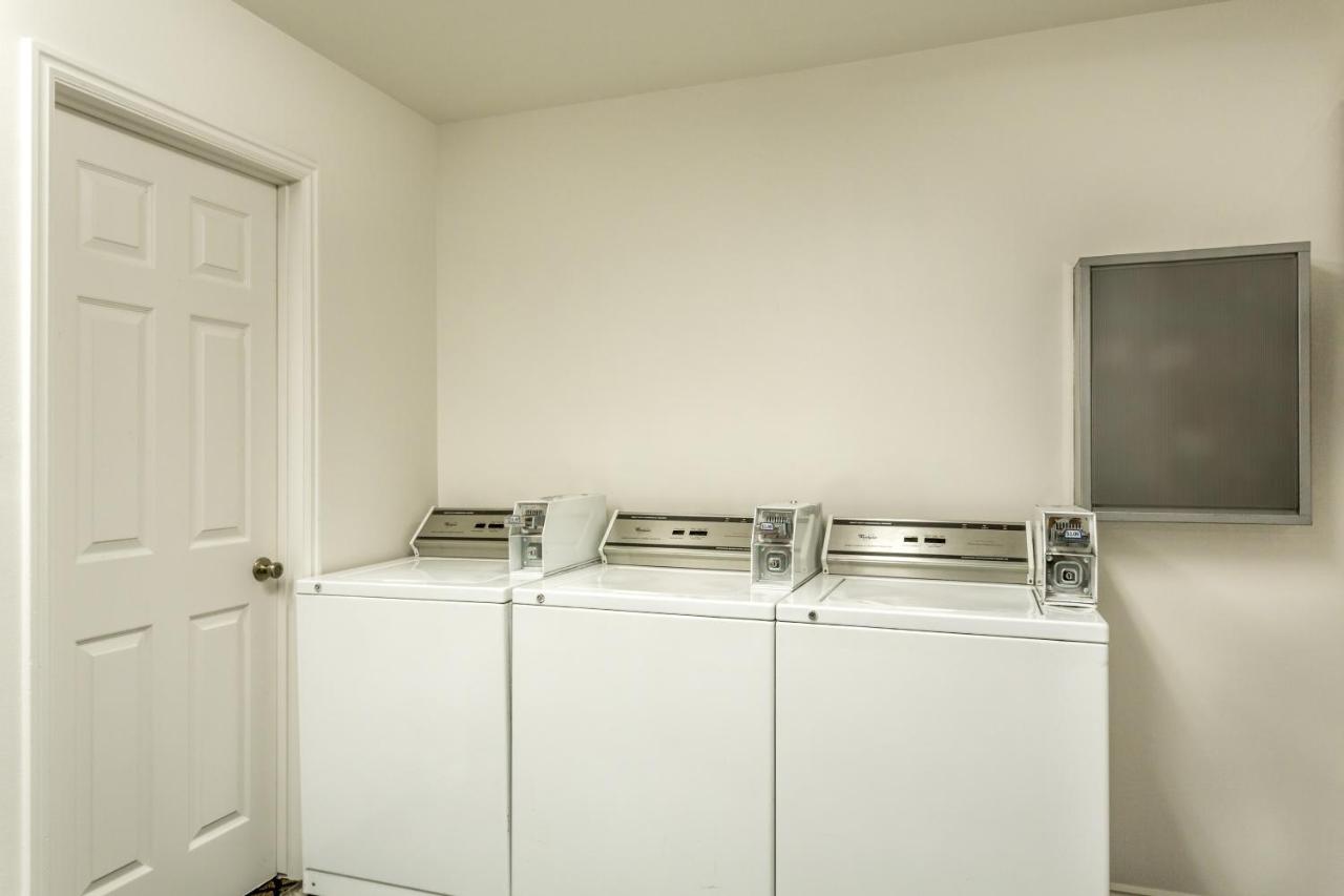 | Days Inn by Wyndham Delta