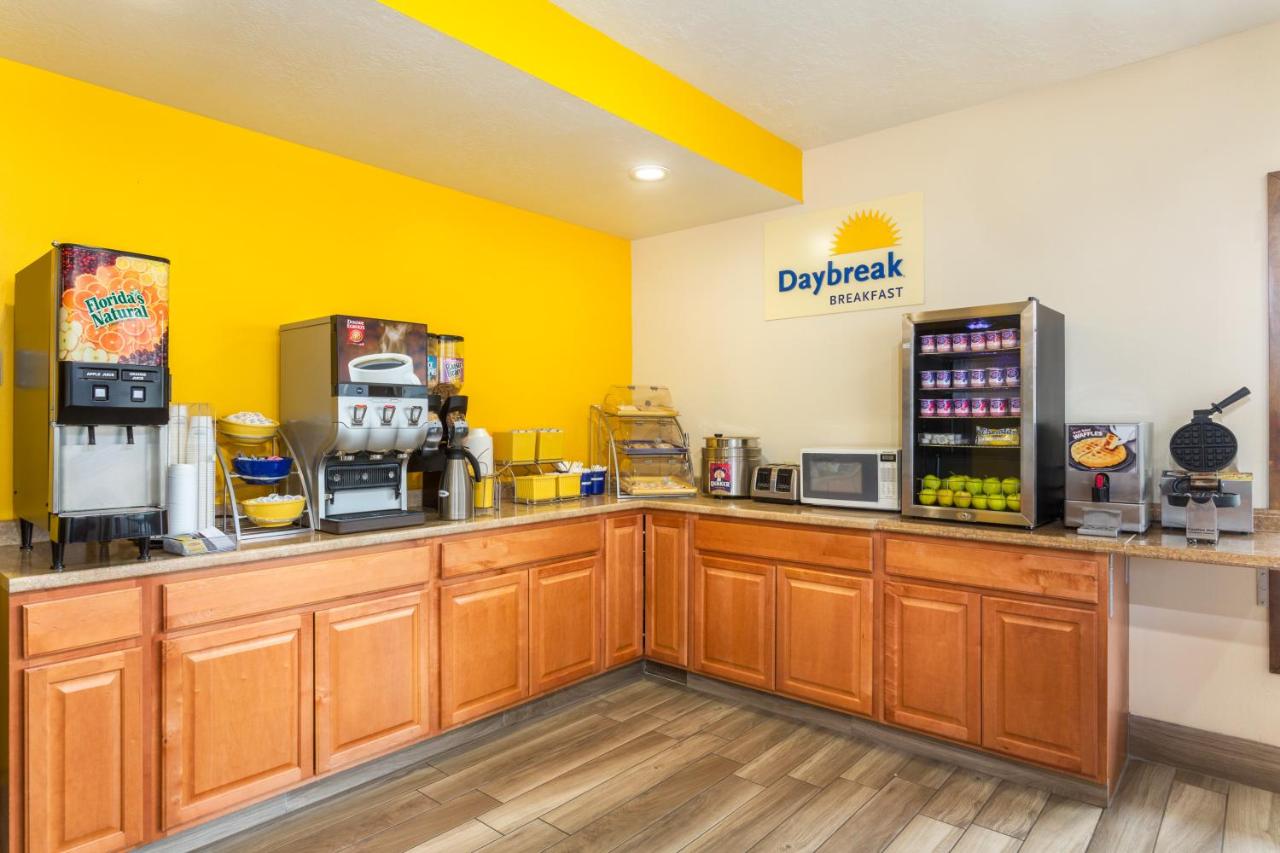 | Days Inn by Wyndham Delta