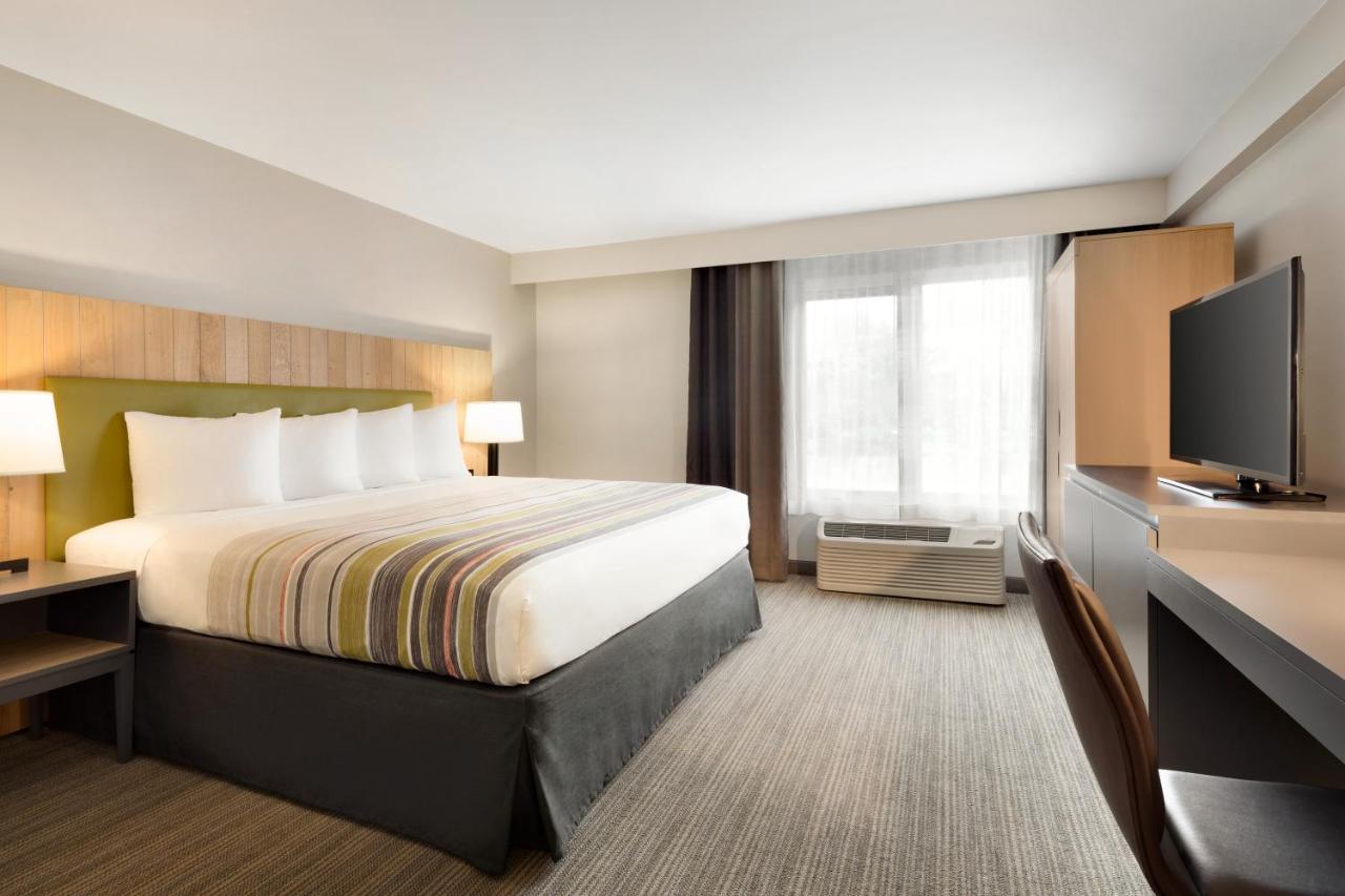 King Room at Country Inn & Suites by Radisson, Seattle-Tacoma International Airport, WA