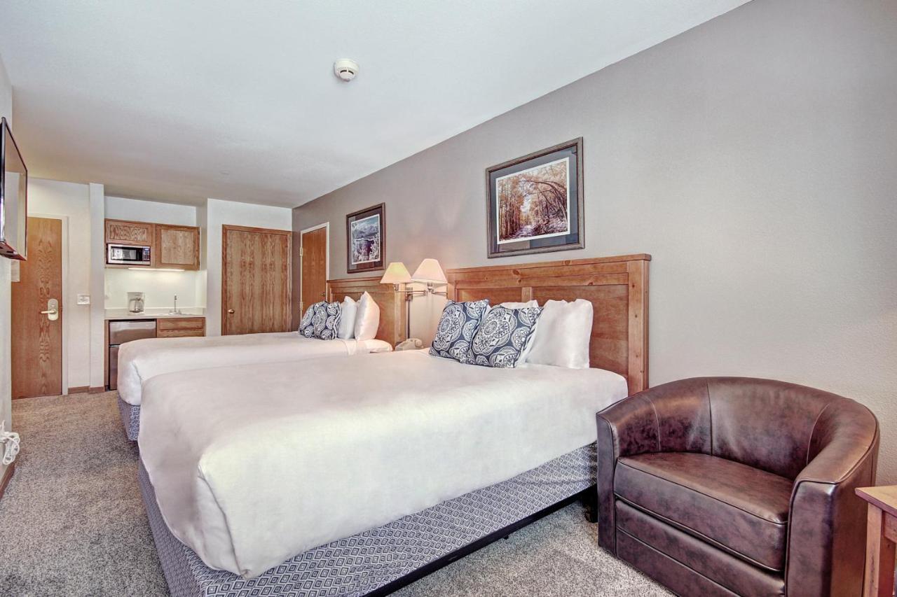 Queen Room with Two Queen Beds at River Mountain Lodge, A Vail Resorts Property