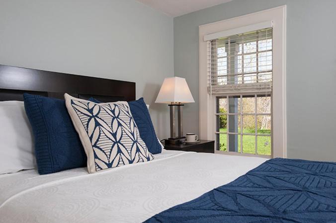 | Chatham Seafarer Inn