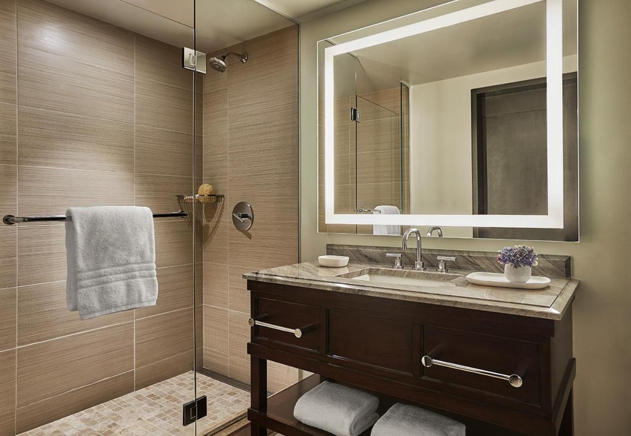 City View Four Seasons Executive Suite at Four Seasons Hotel Austin