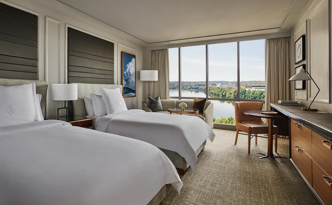 Double Room with Lake View at Four Seasons Hotel Austin