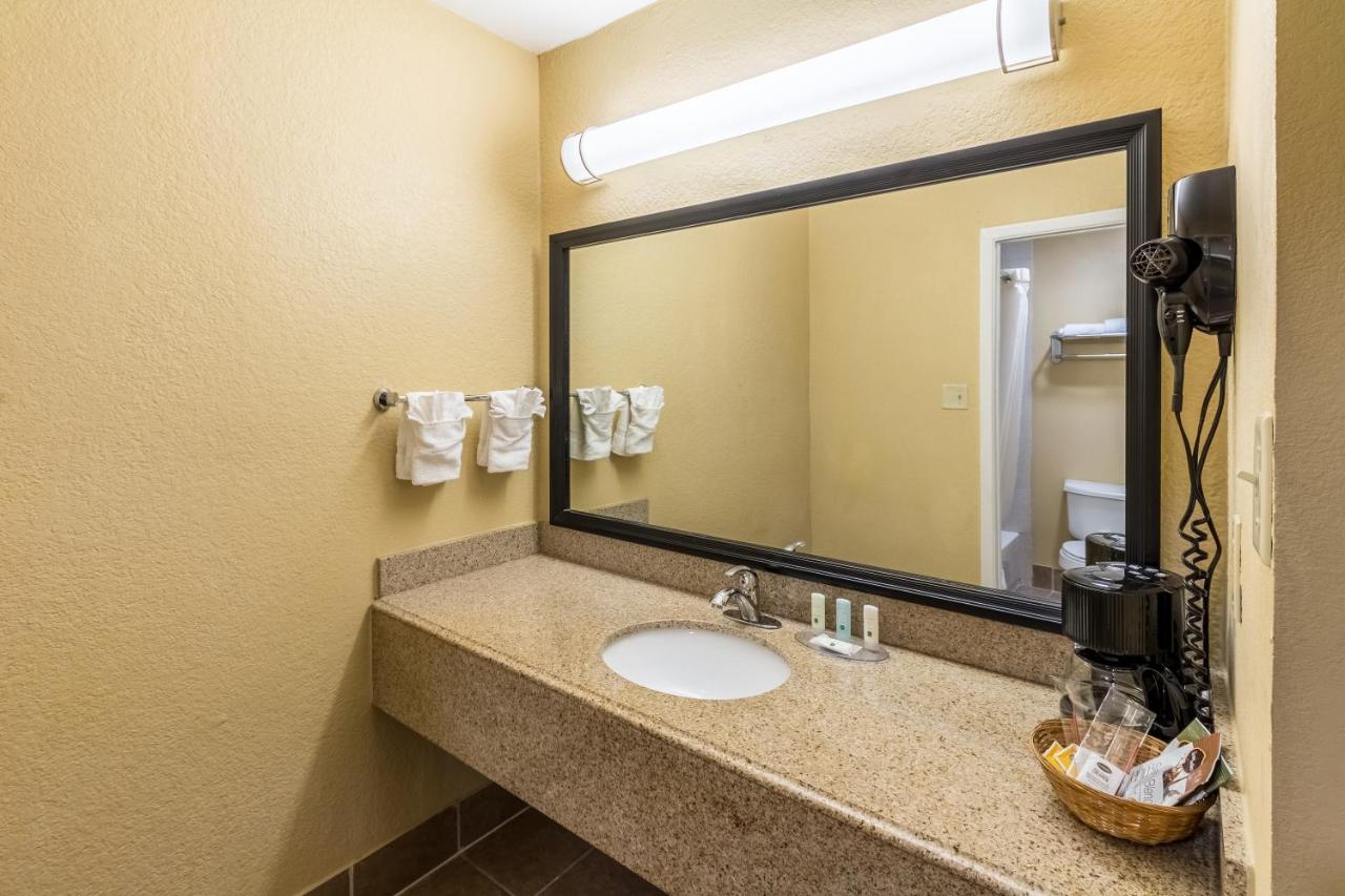 Efficiency King Room - Non-Smoking at Quality Inn Corsicana