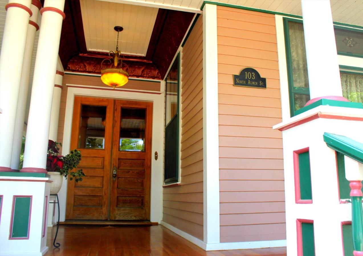 | Himelhoch Bed & Breakfast