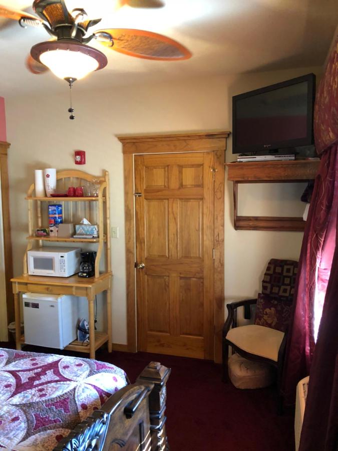 Junior Suite with Balcony at All Seasons Inn