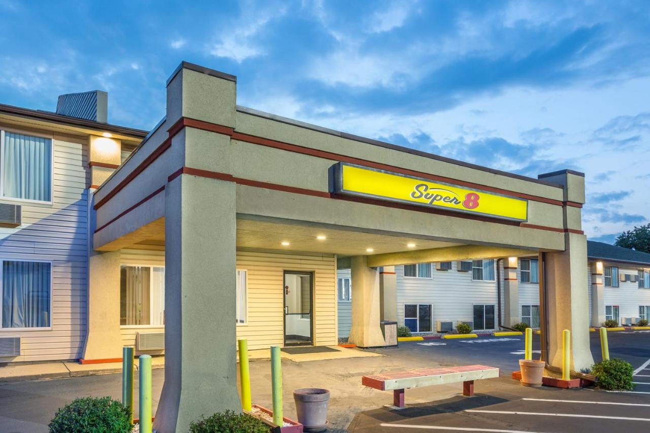 | Super 8 by Wyndham North Sioux City