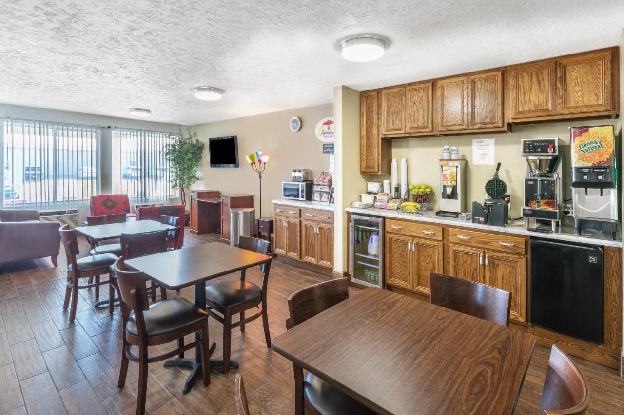 | Super 8 by Wyndham North Sioux City