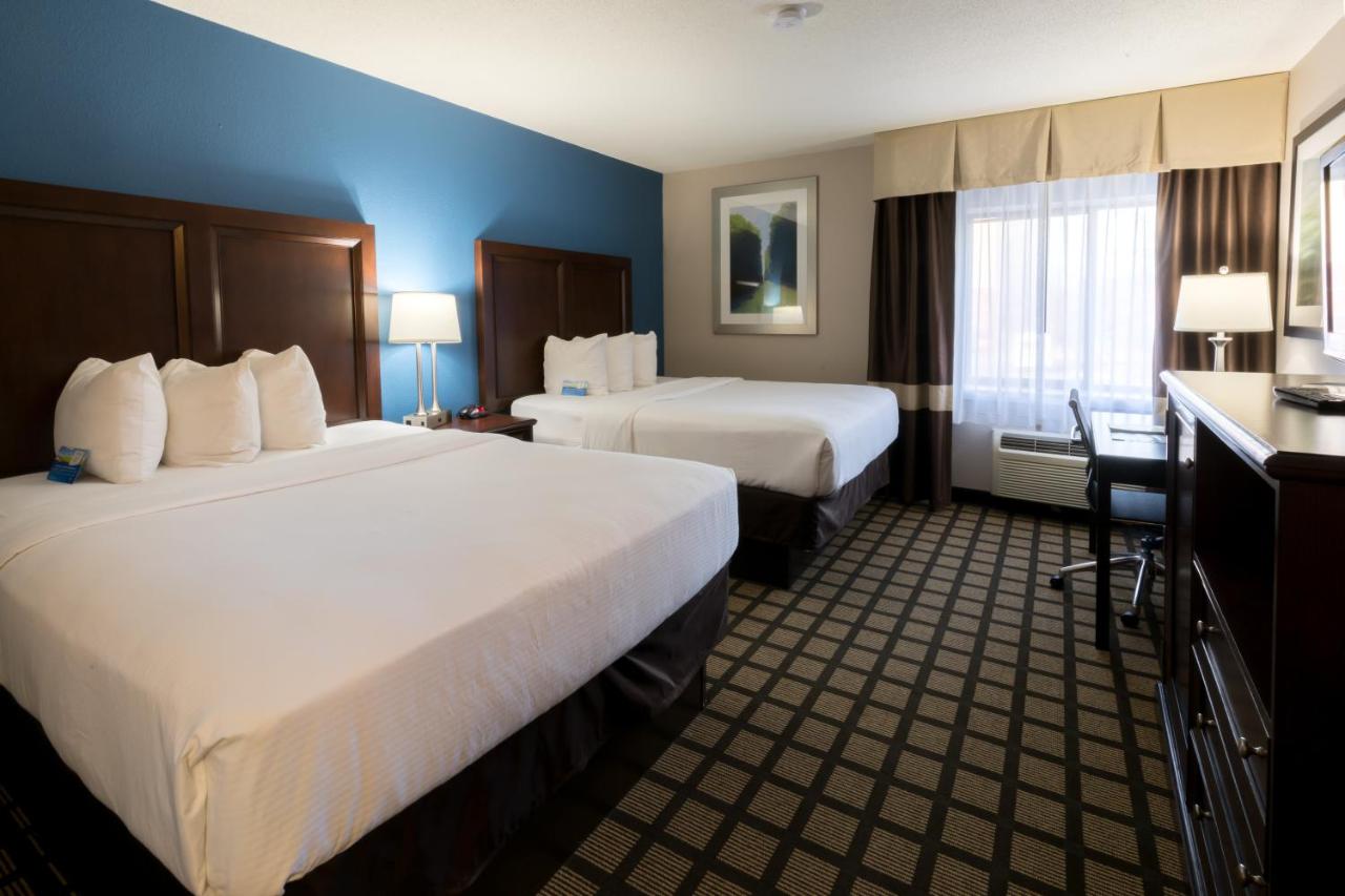 Queen Room with Two Queen Beds - Non-Smoking at Baymont by Wyndham Detroit Airport/Romulus
