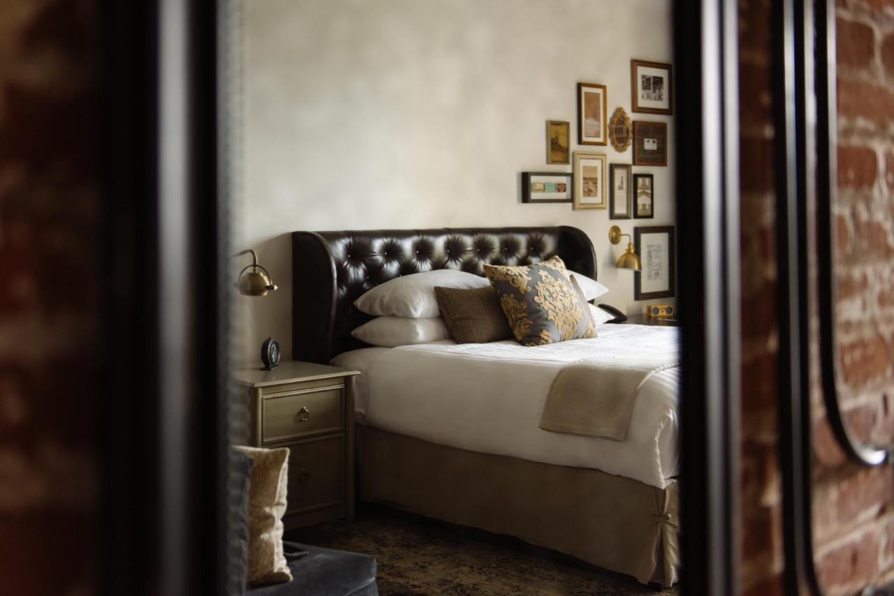 Classic Salle King at The Charmant Hotel