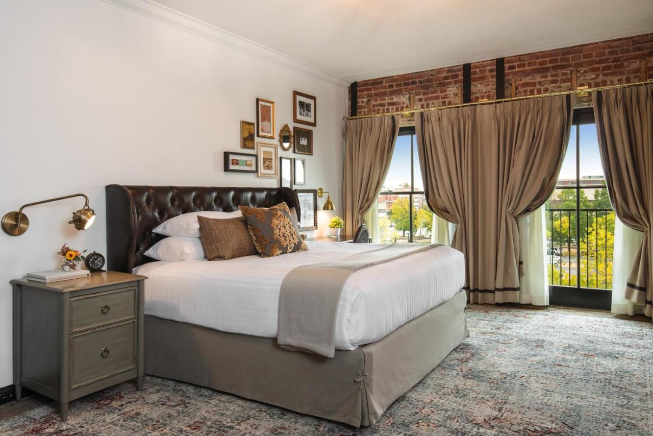 Classic Salle King at The Charmant Hotel