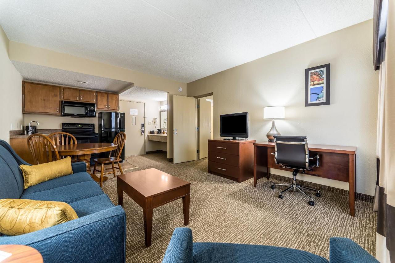 Superior King Suite - Non-Smoking at Comfort Inn Festus - St Louis South