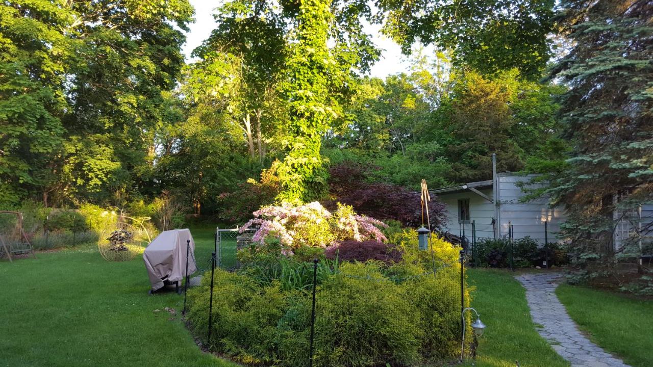 | Arbor View House Bed and Breakfast