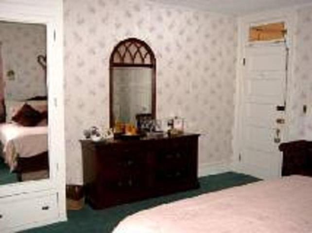 | Brookview Manor Inn
