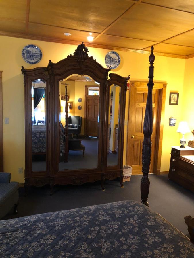 Blue Willow at Daffodil Cottage at All Seasons Inn