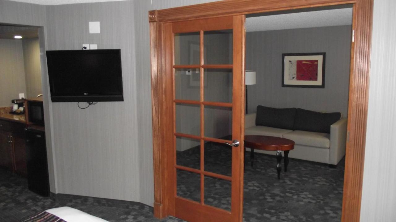 One-Bedroom King Suite at Country Inn & Suites by Radisson, Delta Park North Portland