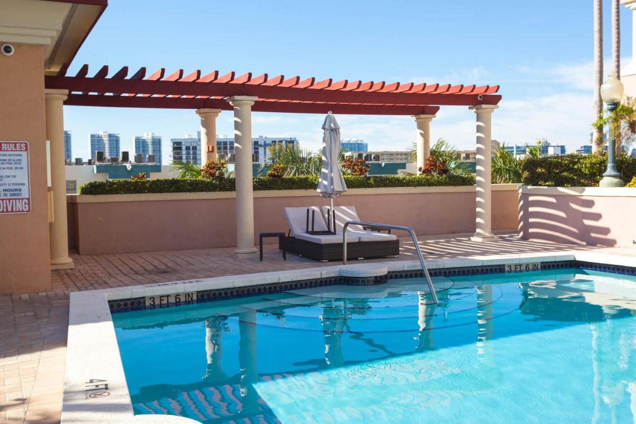 | Stylish Modern 2bd/2bth Apt. min to Beach