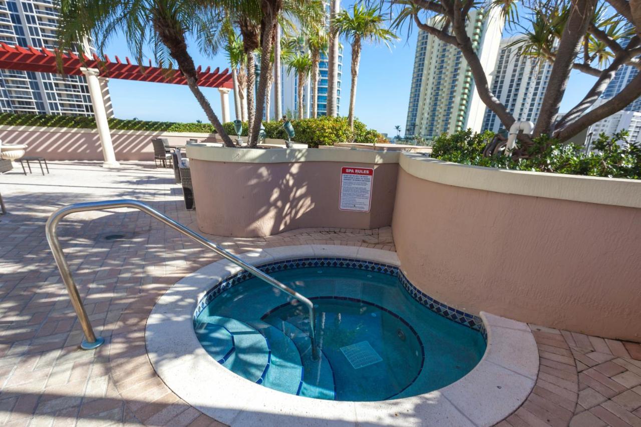 | Stylish Modern 2bd/2bth Apt. min to Beach