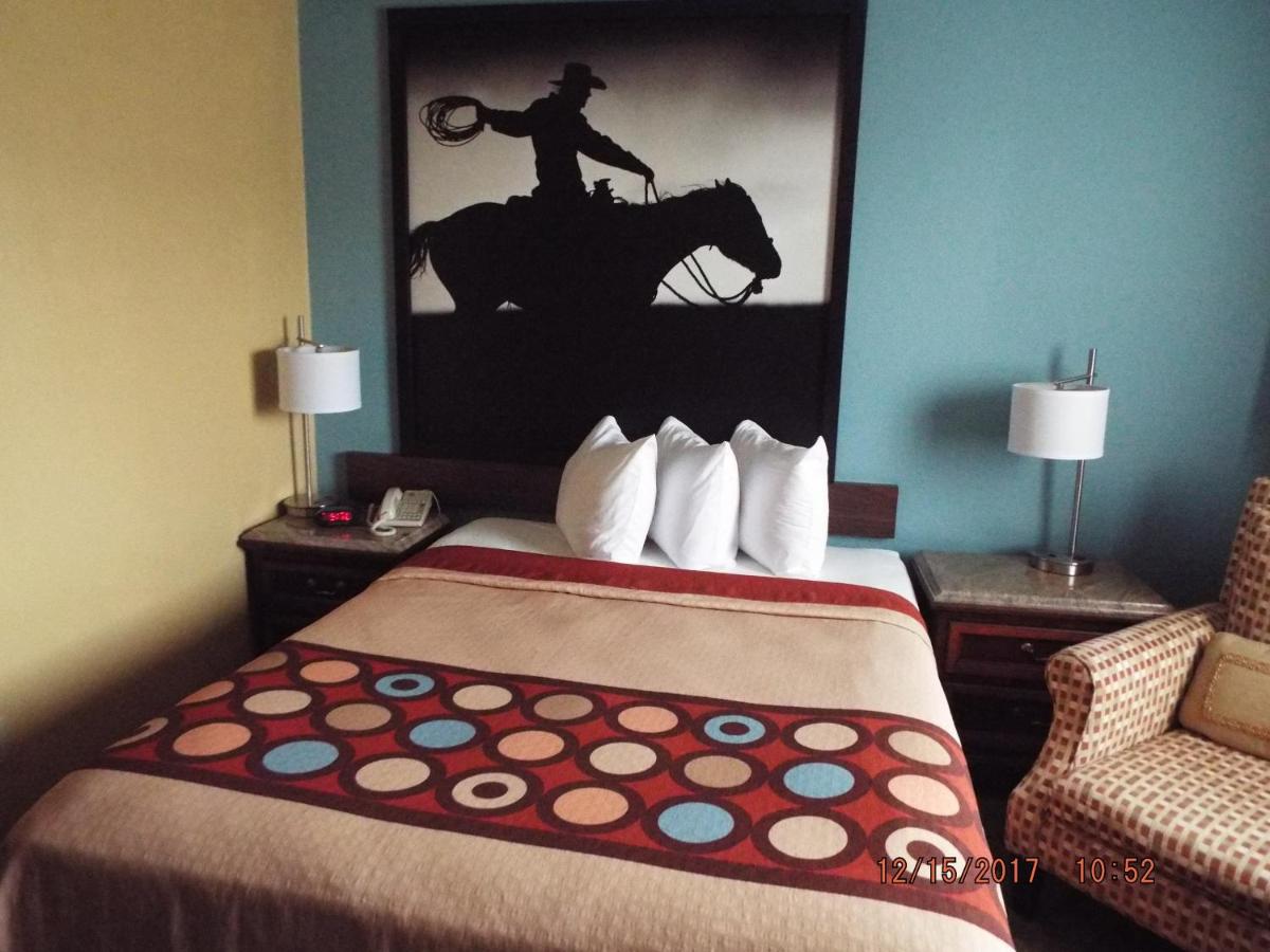 Queen Room - Non-Smoking at Super 8 by Wyndham Casper East/Evansville