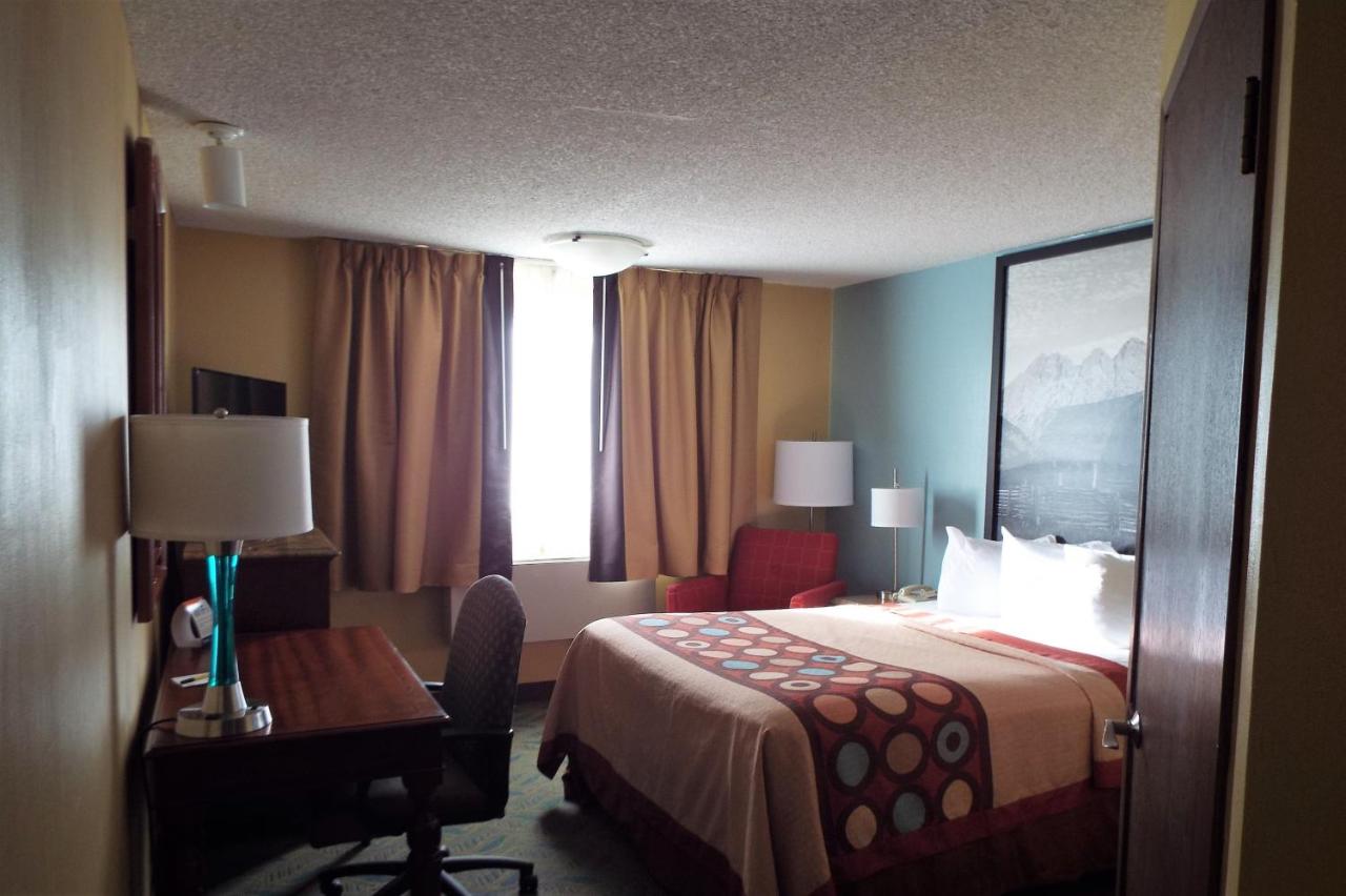 King Room - Non-Smoking at Super 8 by Wyndham Casper East/Evansville