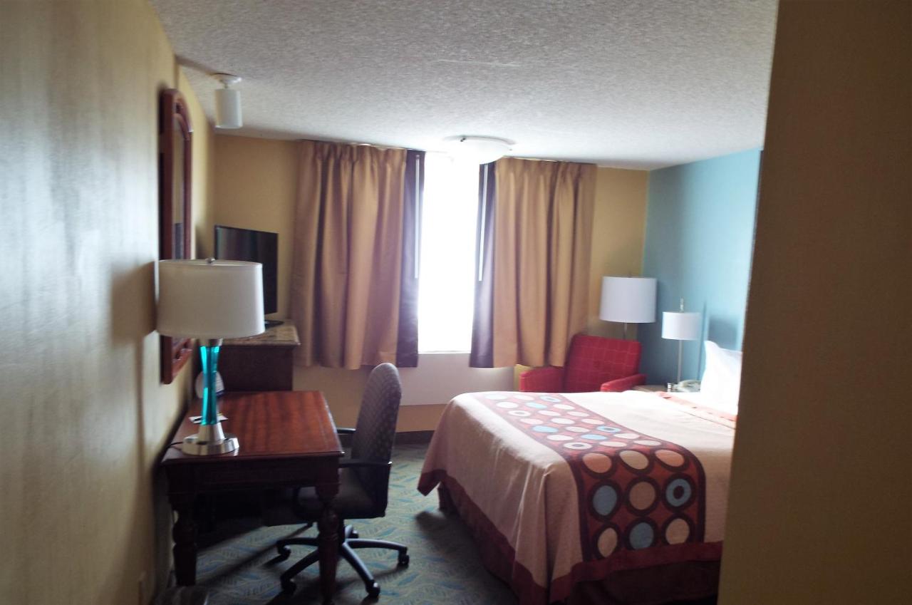 King Room - Non-Smoking at Super 8 by Wyndham Casper East/Evansville