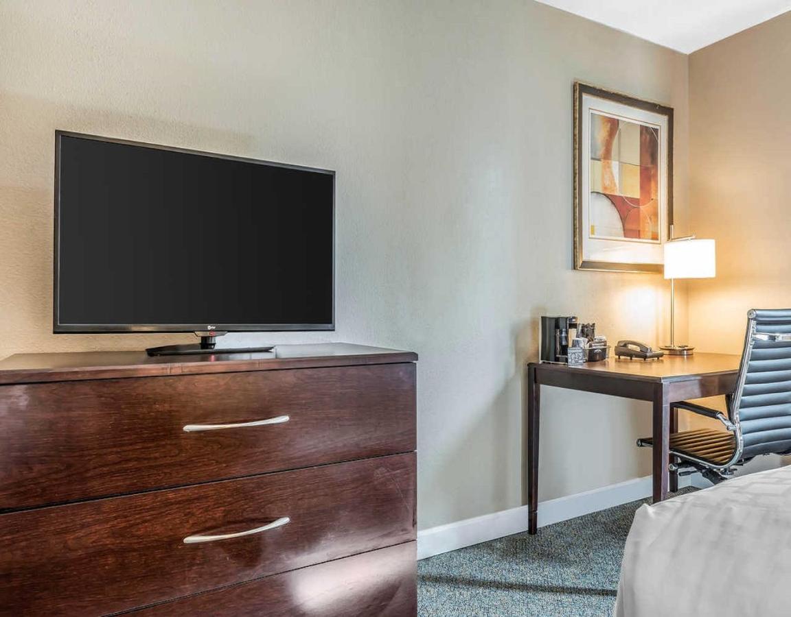 | Clarion Inn Belle Vernon