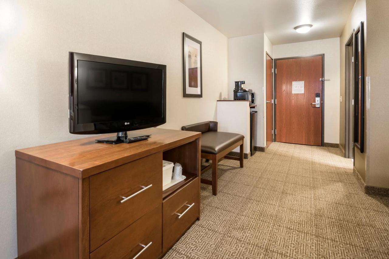 Queen Suite with Two Queen Beds - Accessible/Non-Smoking at Comfort Suites at Par 4 Resort