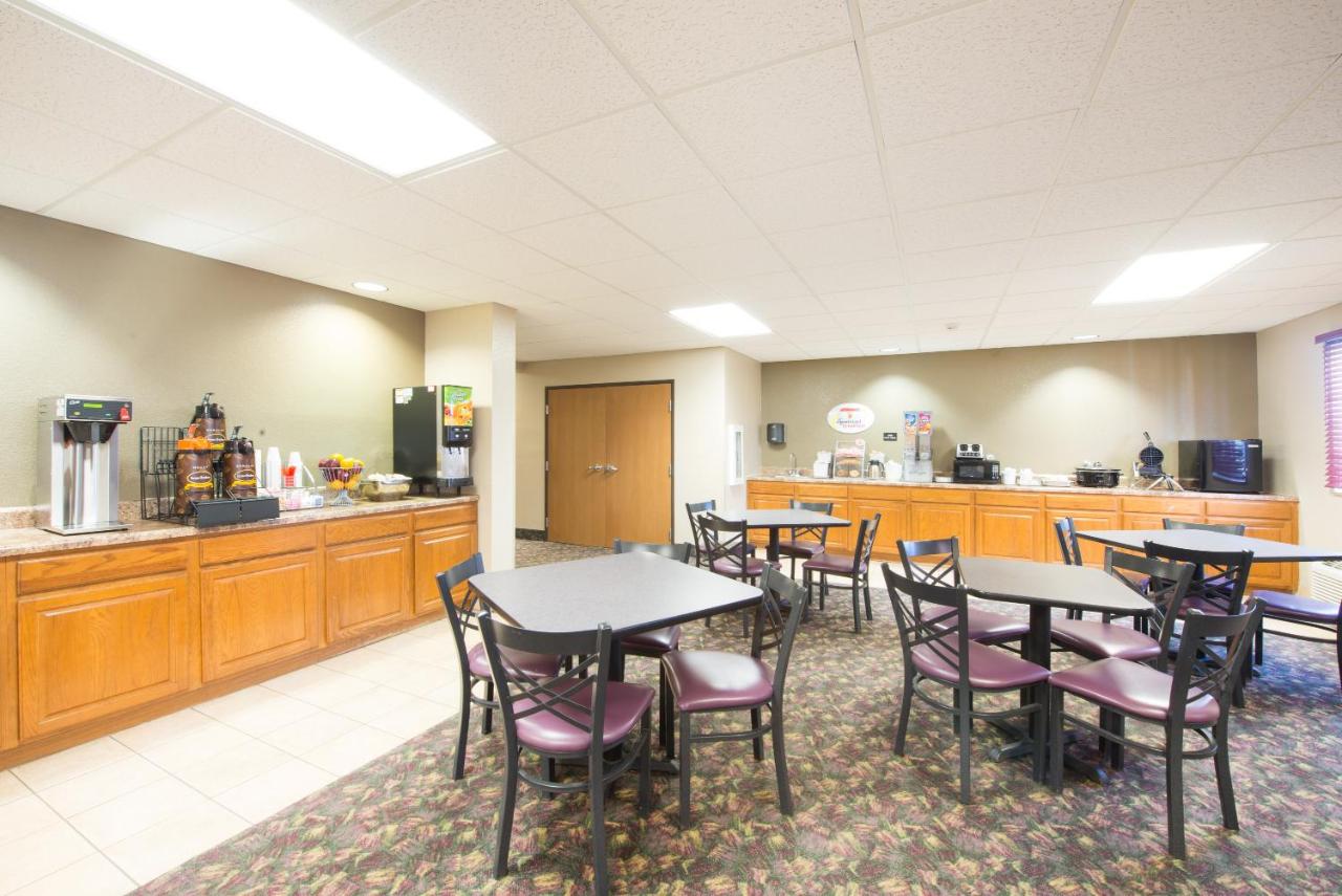  | Super 8 by Wyndham Iola KS
