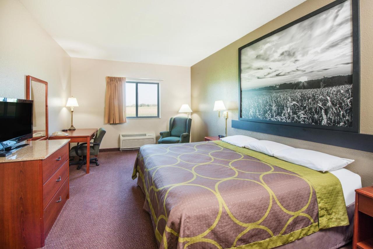 | Super 8 by Wyndham Iola KS