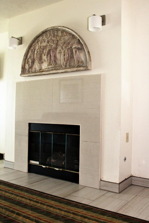 | Best Western Visalia Hotel