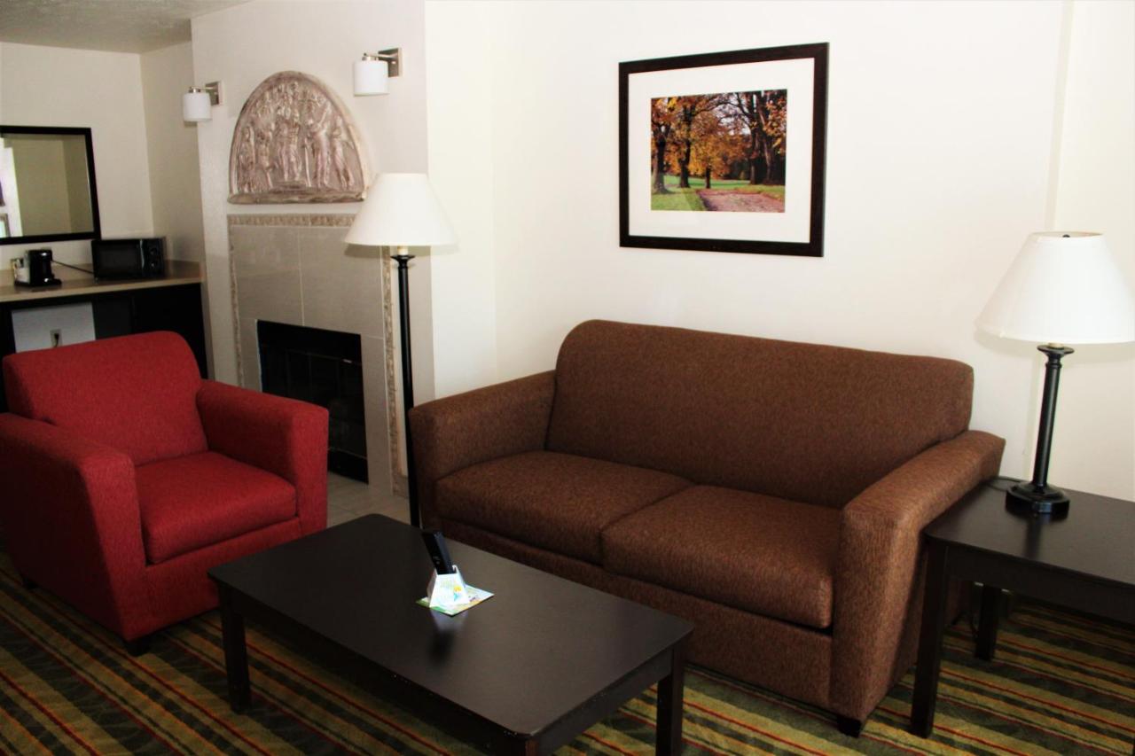| Best Western Visalia Hotel
