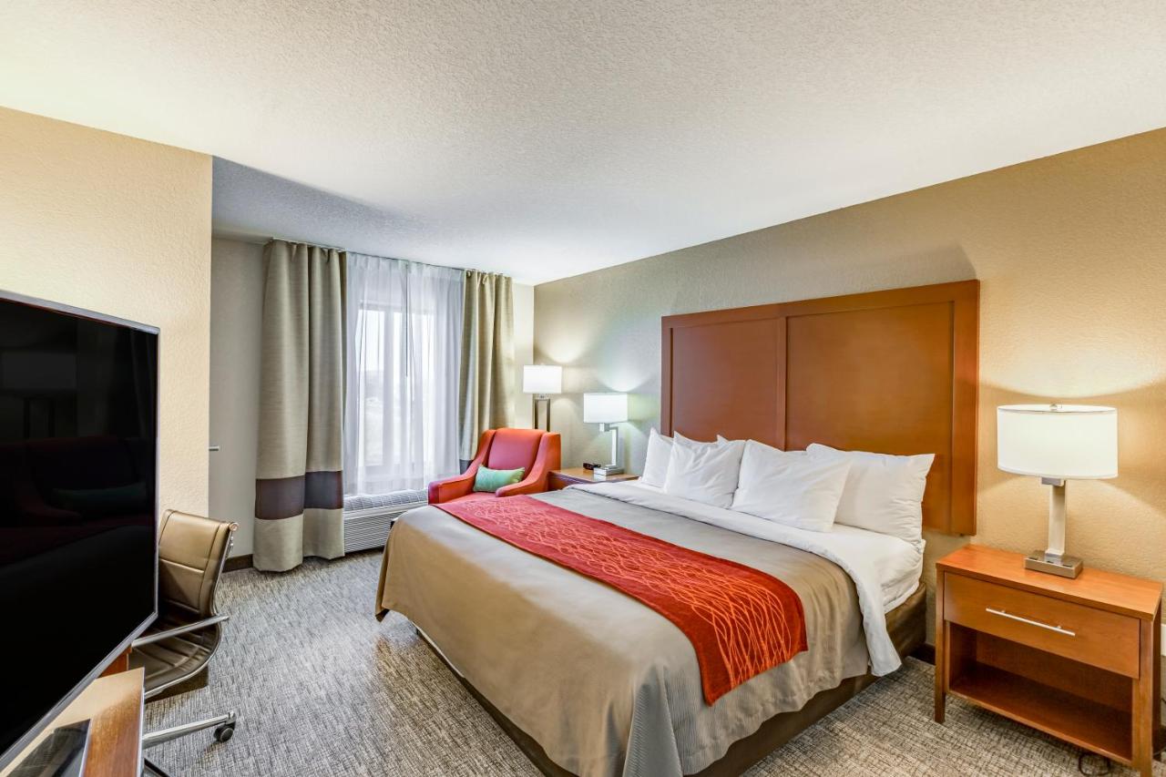 King Room - Non-Smoking at Comfort Inn Altoona-Des Moines