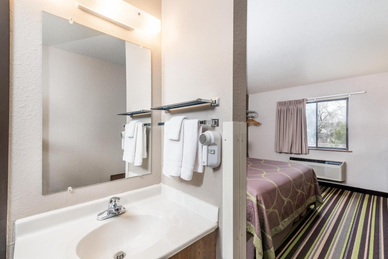 Queen Room - Mobility Access/Non-Smoking at Super 8 by Wyndham Kalispell Glacier National Park