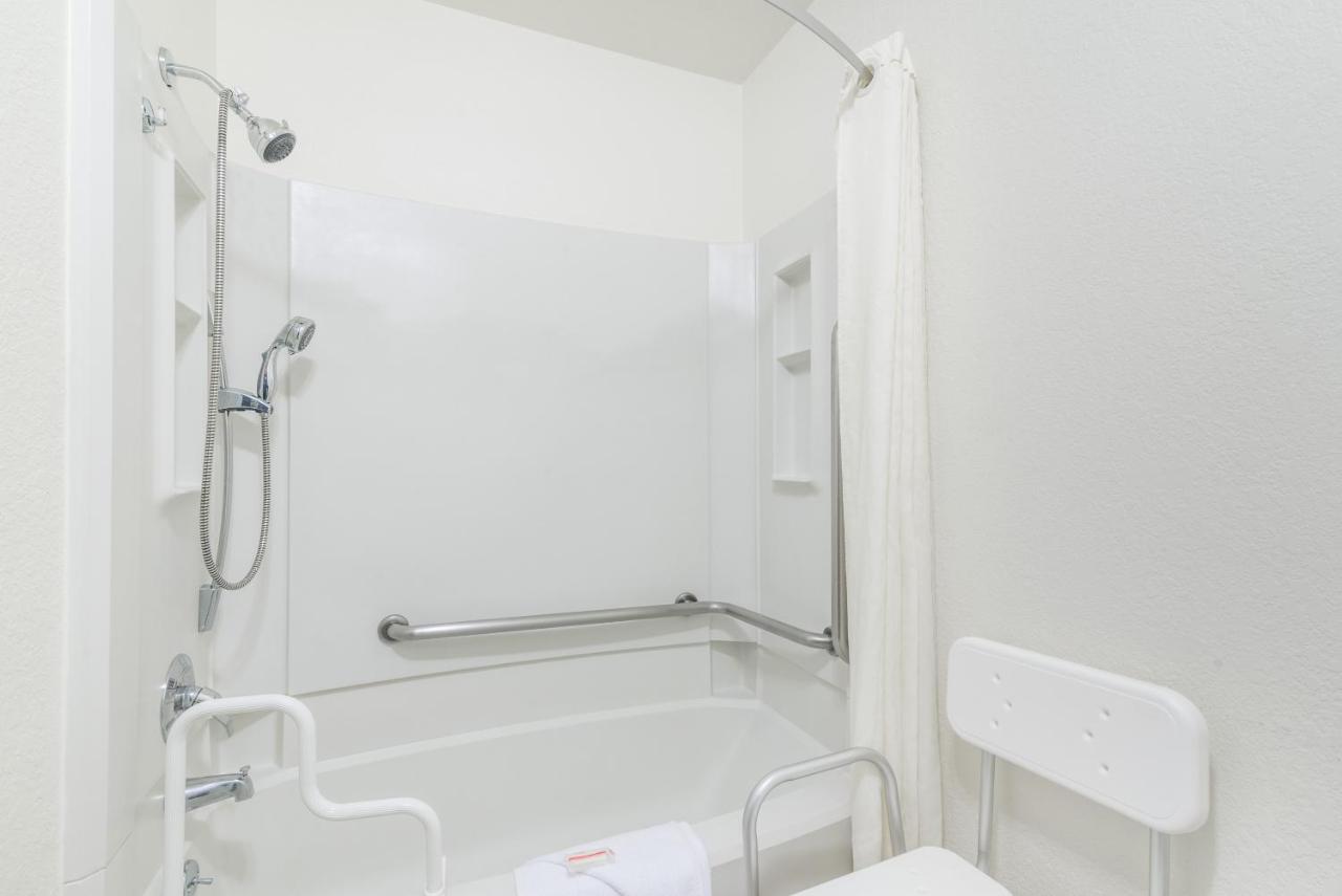 Queen Room - Mobility Access/Non-Smoking at Super 8 by Wyndham Kalispell Glacier National Park