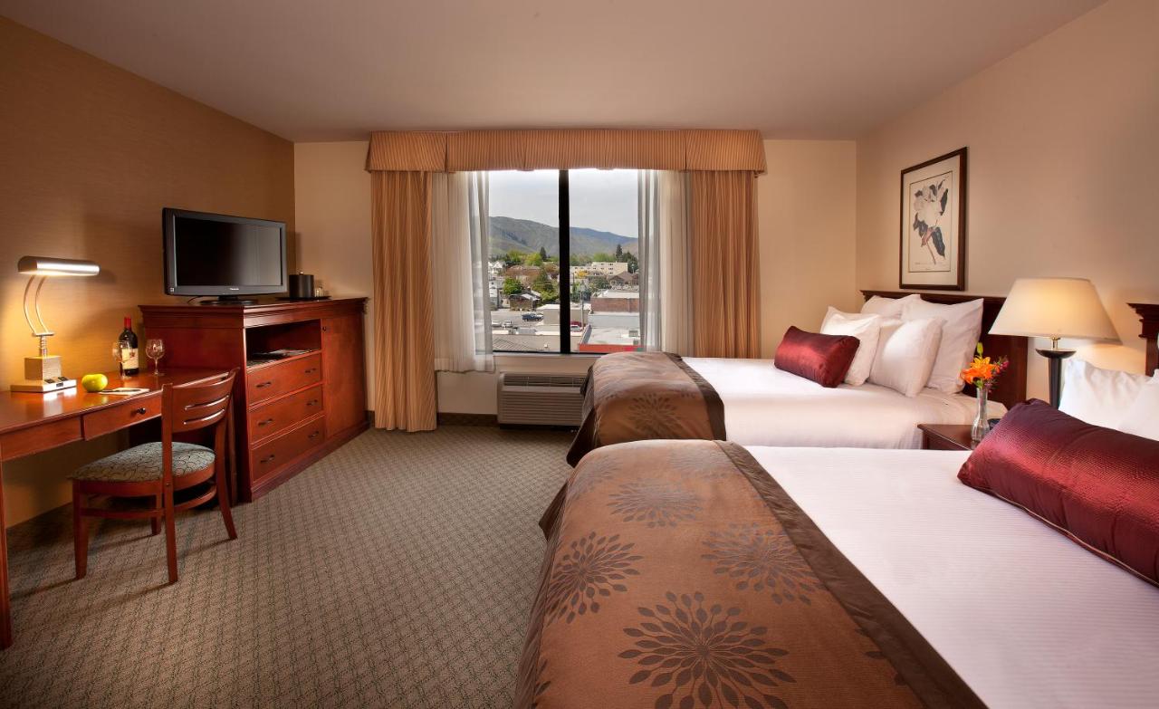 Coast Two Queens at Coast Wenatchee Center Hotel