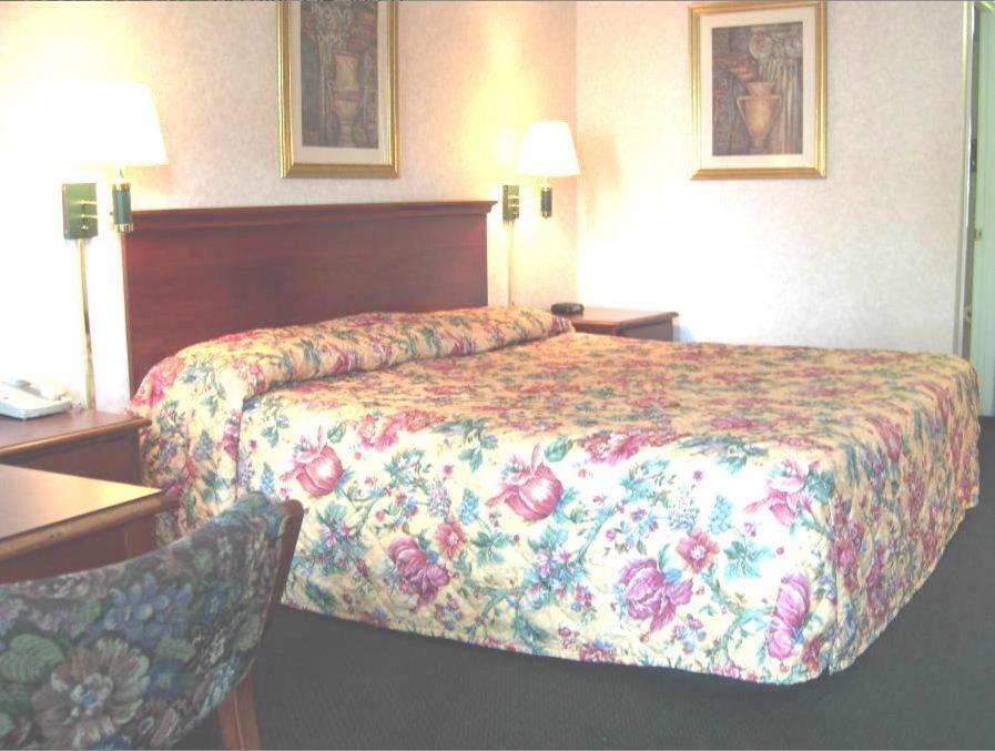 | America's Best Inn & Suites - Decatur