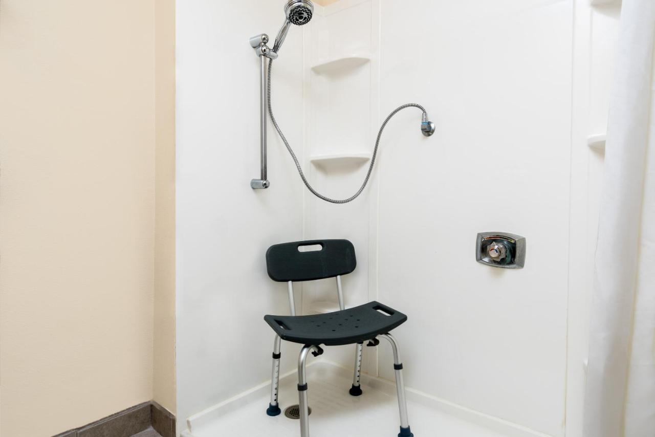 King Room - Disability Access/Non-Smoking at Super 8 by Wyndham Rochester Mayo Clinic Area