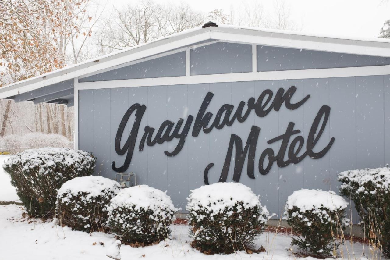  | The Grayhaven Motel