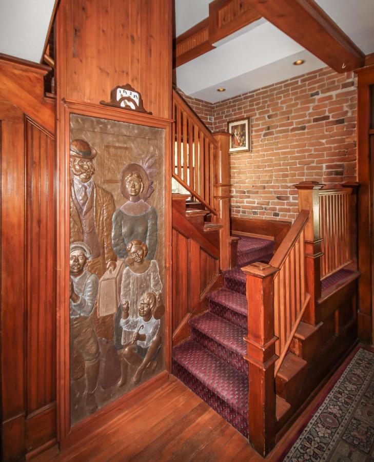 | Bross Hotel B & B