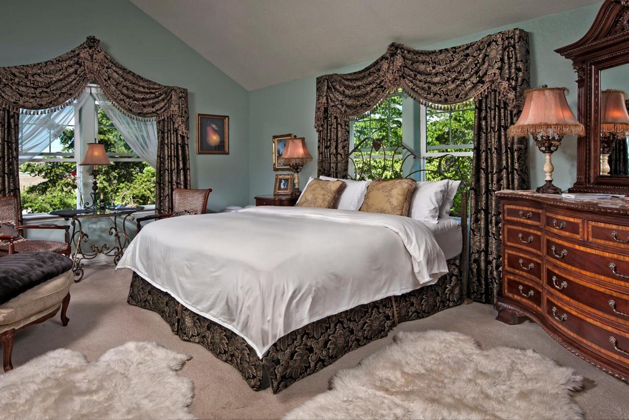 | Cozy Rose Inn