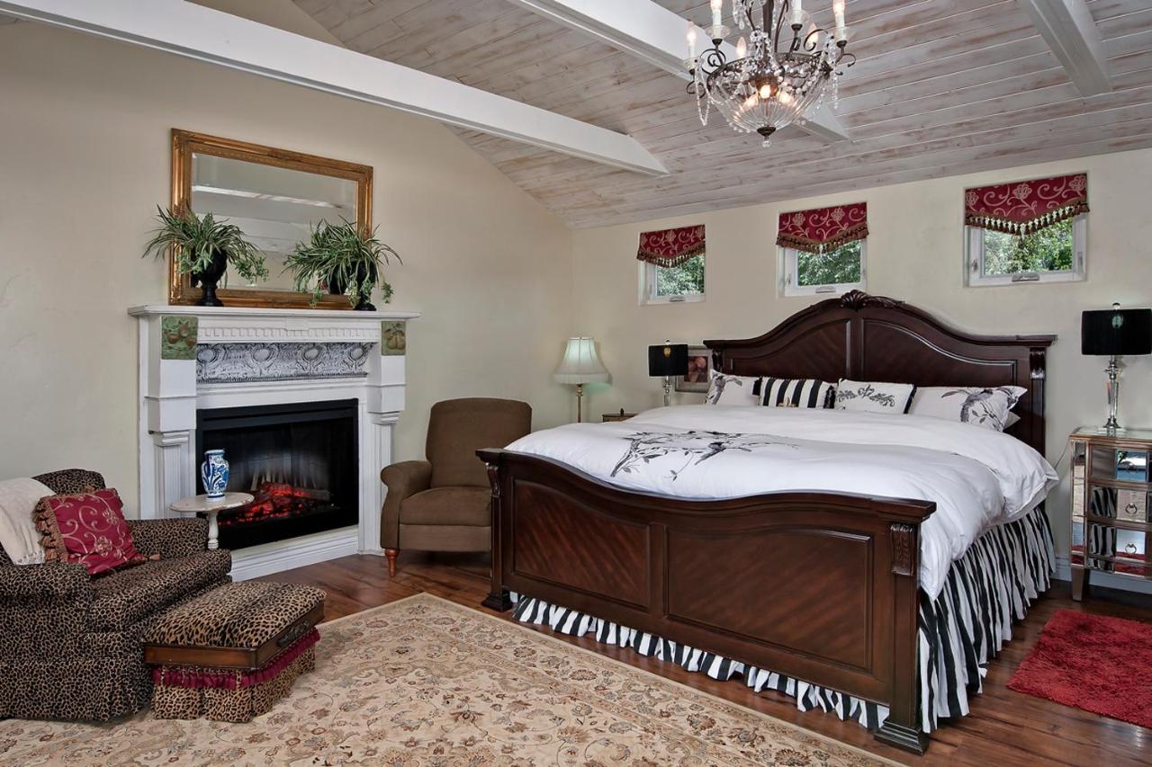 | Cozy Rose Inn