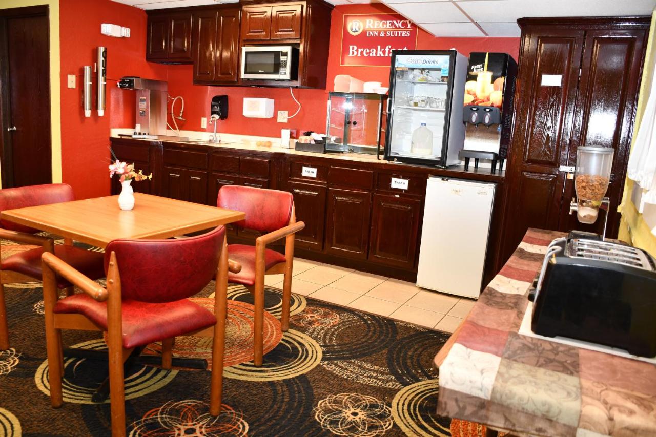 | Regency Inn & Suites Faribault