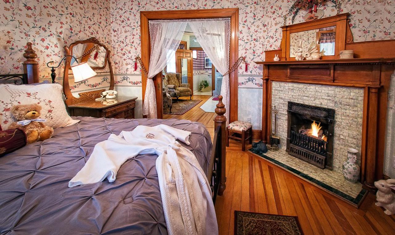| Holden House 1902 Bed & Breakfast Inn