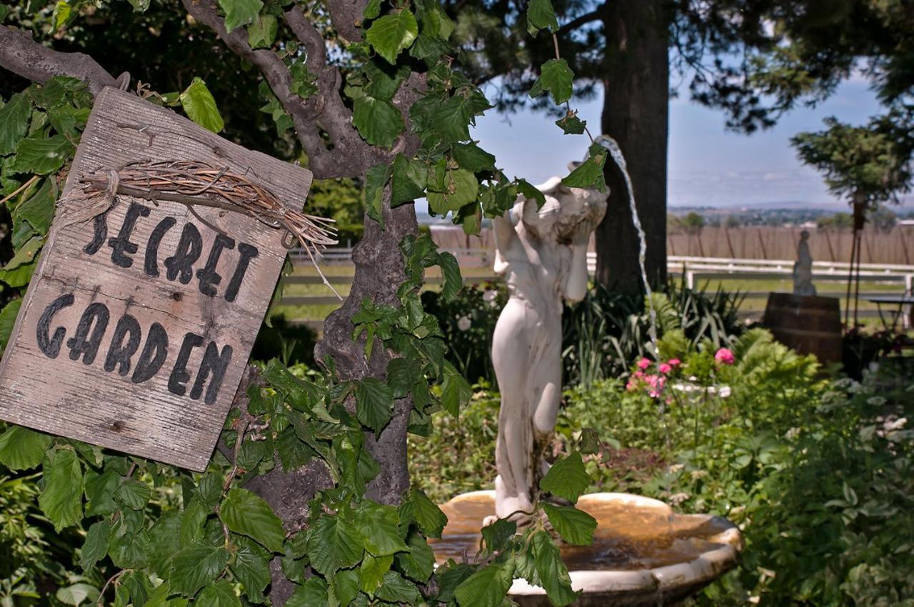 | Cozy Rose Inn