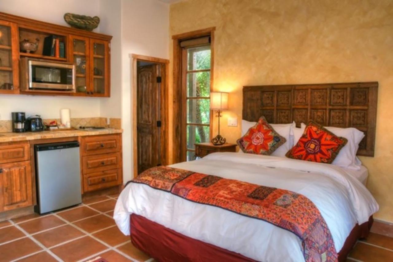 | Villa Thornhill