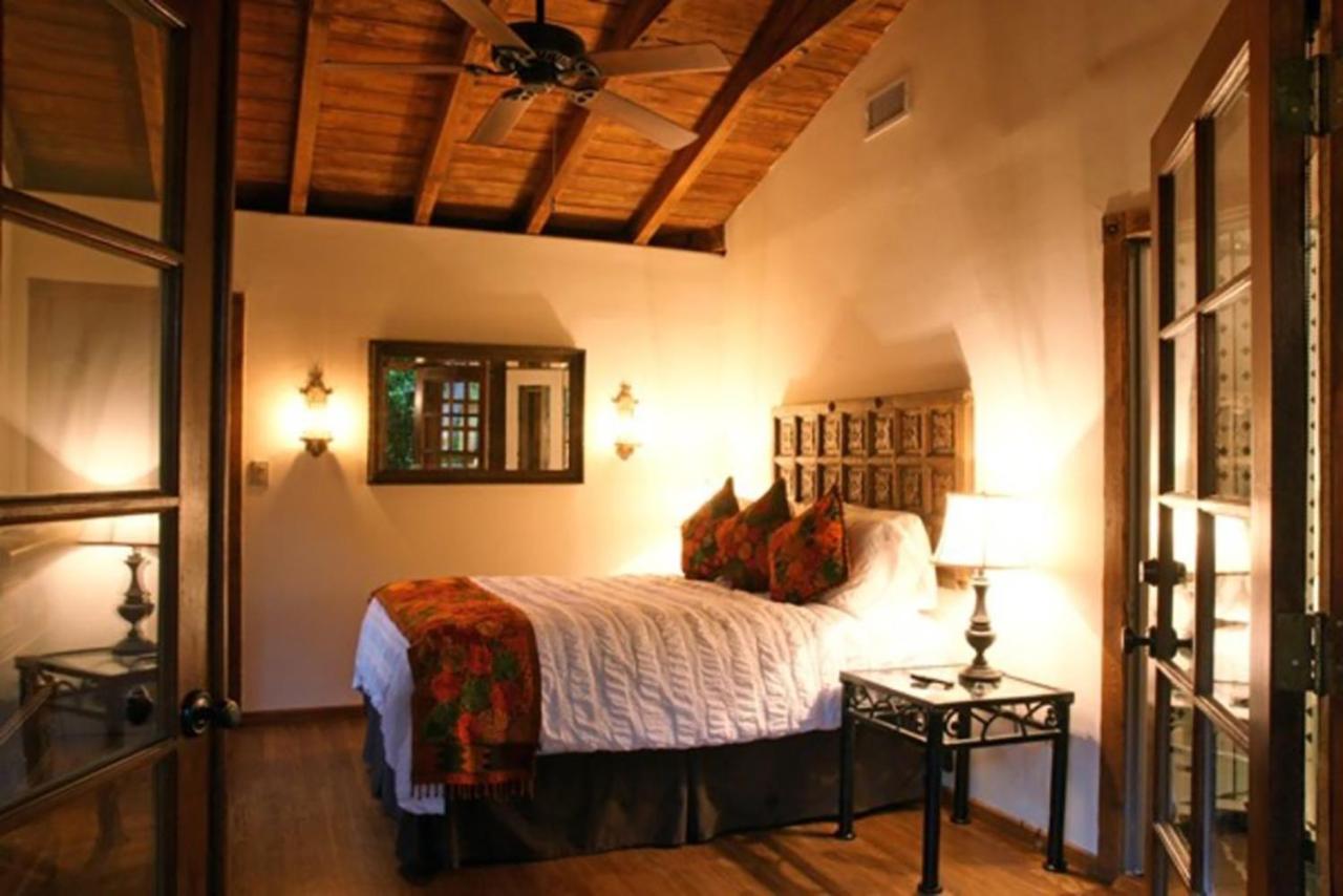 | Villa Thornhill